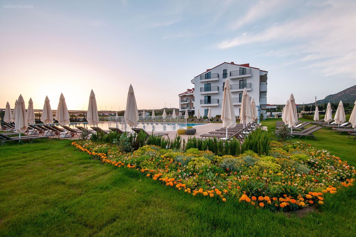 Acroter Hotel & Spa