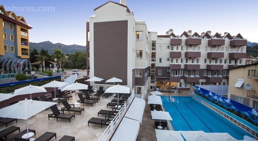 Comet Deluxe Suit Marmaris