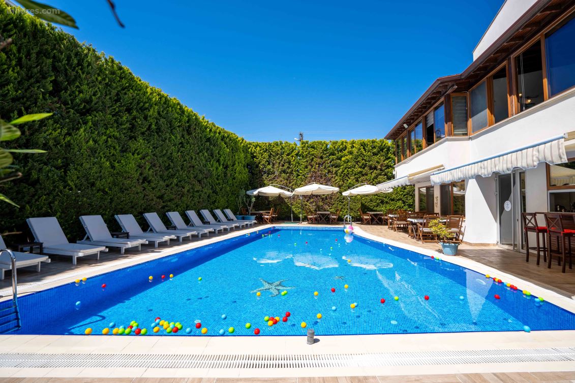 Cunda Giritlioğlu Otel (+12) Yaş