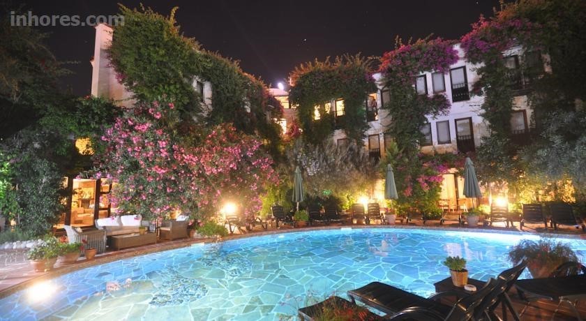 El Vino Hotel & Suites