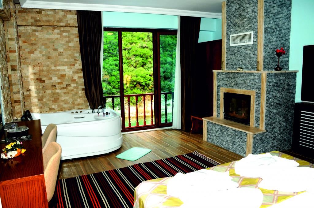 Hill River Otel