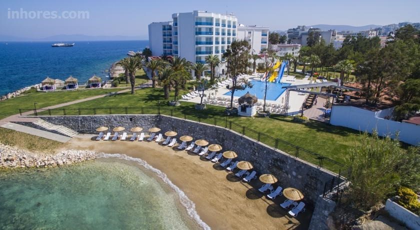 Le Bleu Hotel & Resort